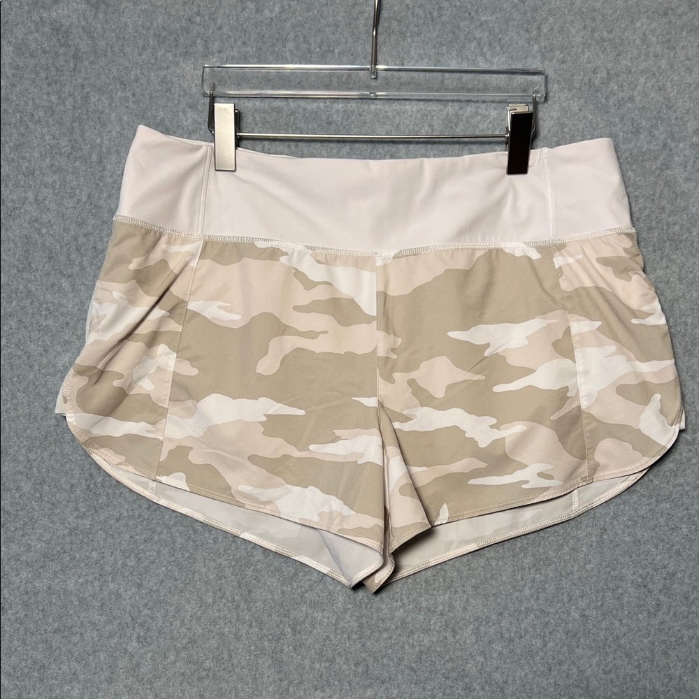 Athleta Women's Camouflage Activewear Shorts Size XL
